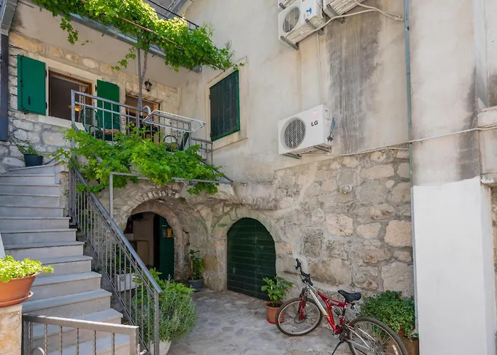 Wunderschönes Haus Mit 2 Schlafzimmern In Baska Voda