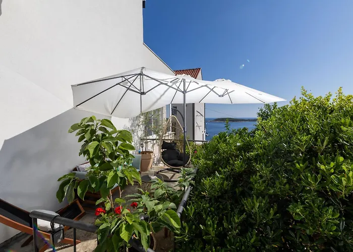 House Erin Tara Sigrid, Hvar
